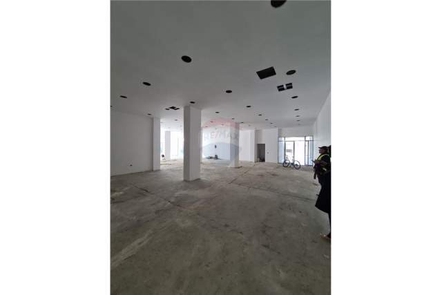 Tirane, shitet ambjent biznesi Kati 0, 144 m² 225.000 Euro (Kamez)