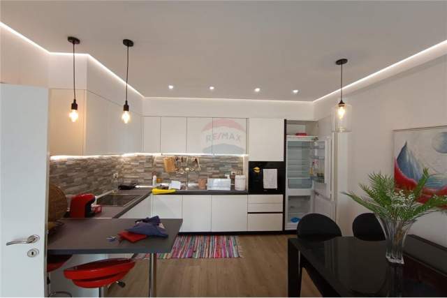 Tirane, shitet apartament 1+1+A+BLK Kati 8, 57 m² 100.000 Euro (zogu i zi)