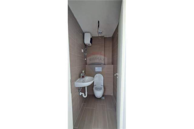 Tirane, shitet ambjent biznesi Kati 0, 18 m² 62.000 Euro (Isa Boletini)