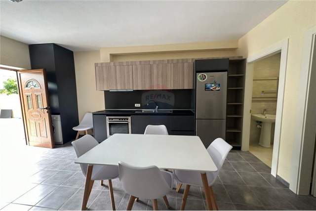 Tirane, jepet me qera apartament 1+1+A Kati 1, 70 m² 350 Euro (Rr. Bebe Rexha)