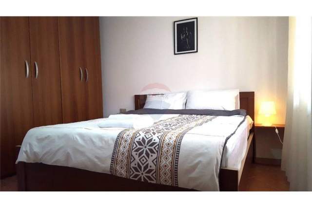 Tirane, jepet me qera apartament 1+1+A Kati 2, 85 m² 350 Euro (Pazari i Ri)