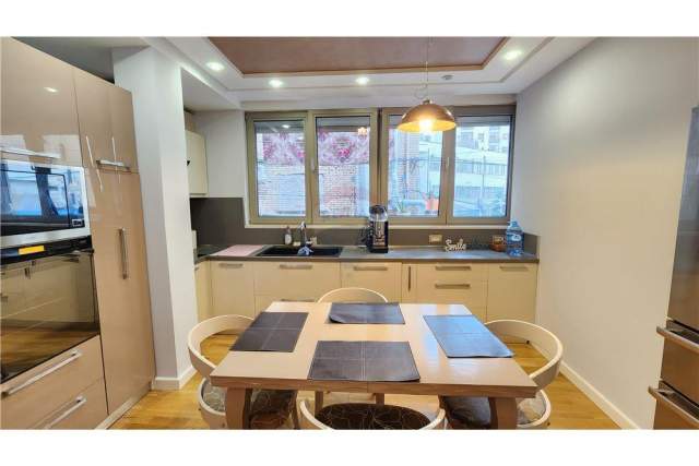 Tirane, jepet me qera apartament 2+1+A Kati 1, 96 m² 750 Euro (Bardhok Biba)