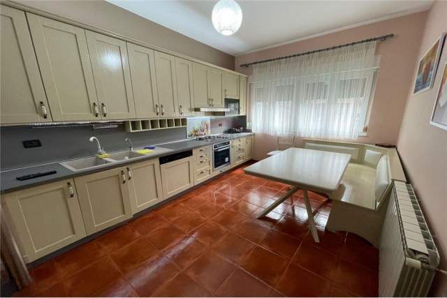 Tirane, jepet me qera apartament 2+1+A+BLK Kati 2, 150 m² 700 Euro (shkolla baletit)