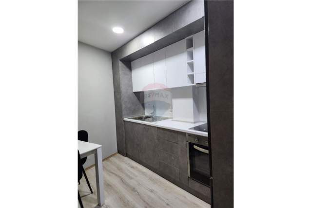 Tirane, jepet me qera apartament 2+1+A Kati 1, 105 m² 600 Euro (Komuna Parisit)