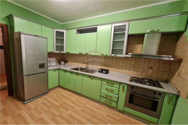 Tirane, jepet me qera apartament duplex 4+1+A+BLK Kati 4, 196 m² 1.500 Euro (Stadiumi Dinamo)
