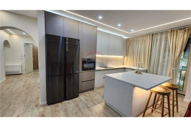 Tirane, jepet me qera apartament 2+1+A+BLK Kati 2, 140 m² 1.500 Euro (Rr. Faik Konica)