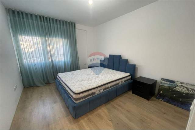 Tirane, jepet me qera apartament 1+1+A Kati 3, 76 m² 500 Euro (sauk)