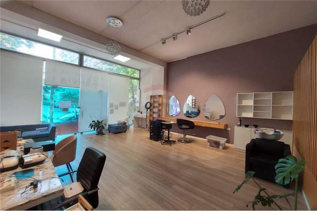 Tirane, jepet me qera ambjent biznesi Kati 0, 60 m² 780 Euro (Marrgarita Tutulani)