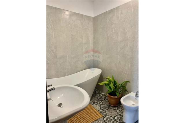 Tirane, jepet me qera apartament 2+1+A+BLK Kati 5, 155 m² 1.300 Euro (kopshti zoologjik)