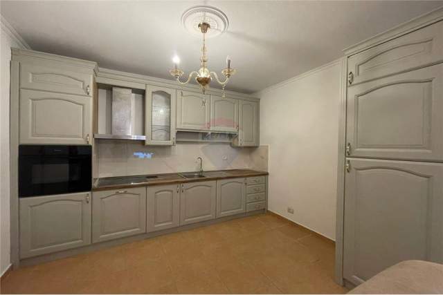 Tirane, jepet me qera apartament 1+1+A Kati 2, 80 m² 500 Euro (Rr. Faik Konica)