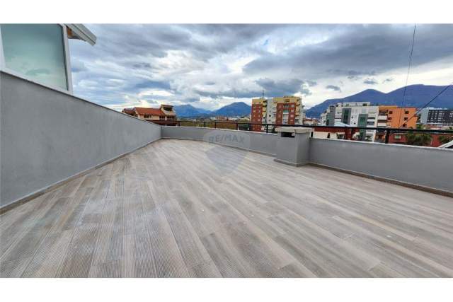 Tirane, shitet apartament 2+1+A+BLK Kati 4, 95 m² 196.000 Euro (Rr. Barrikadave)