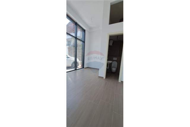 Tirane, shitet ambjent biznesi Kati 0, 18 m² 62.000 Euro (Isa Boletini)