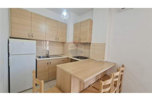 Tirane, jepet me qera apartament 1+1+A Kati 9, 60 m² 420 Euro (sokol olldashi)