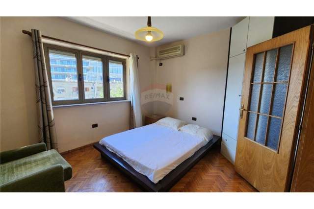 Tirane, jepet me qera apartament 2+1+A+BLK Kati 5, 95 m² 400 Euro (Rr. Ibrahim Rugova)