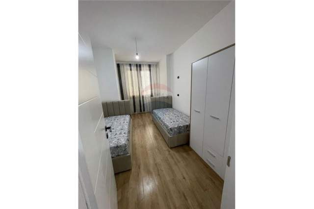 Tirane, jepet me qera apartament 2+1+A+BLK Kati 7, 83 m² 450 Euro (Rr. Elbasanit)