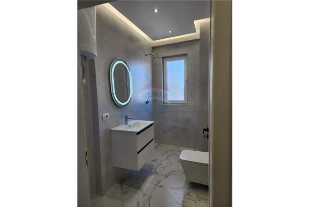 Tirane, shitet apartament 1+1+A Kati 8, 56 m² 89.000 Euro (Bulevardi Zogu i Pare)
