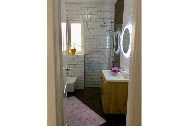 Tirane, jepet me qera apartament 1+1+A Kati 2, 60 m² 400 Euro (Rr. Siri Kodra)
