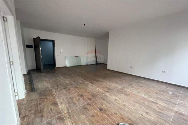Tirane, jepet me qera zyre Kati 3, 80 m² 500 Euro (Hoxha Tahsin)