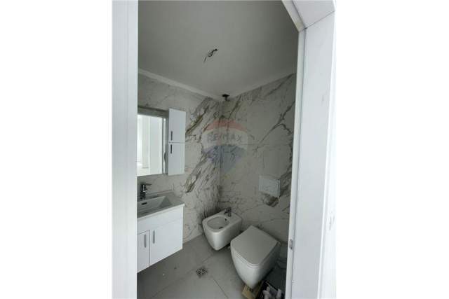 Tirane, jepet me qera ambjent biznesi Kati 0, 73 m² 1.500 Euro (Hoxha Tahsin)