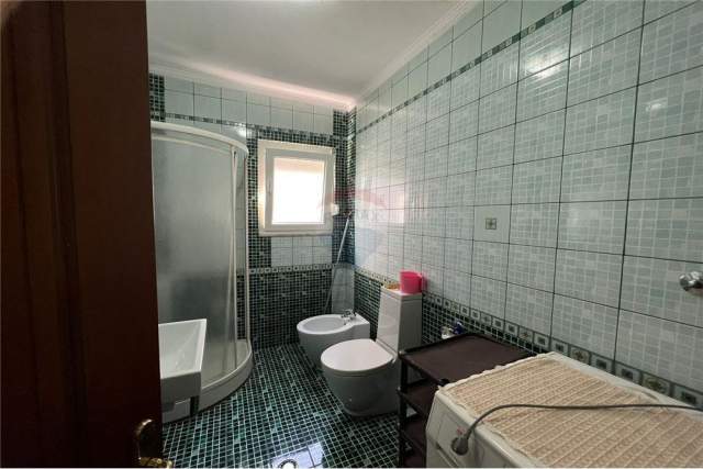 Tirane, jepet me qera apartament 1+1+A Kati 2, 70 m² 500 Euro (qender)