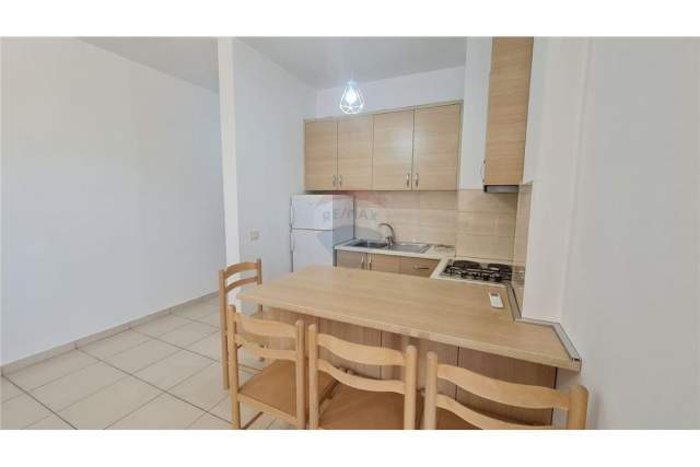 Tirane, jepet me qera apartament 1+1+A Kati 9, 60 m² 420 Euro (sokol olldashi)