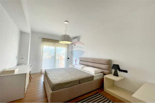 Tirane, jepet me qera apartament 2+1+A+BLK Kati 6, 99 m² 800 Euro (Rr. Barrikadave)