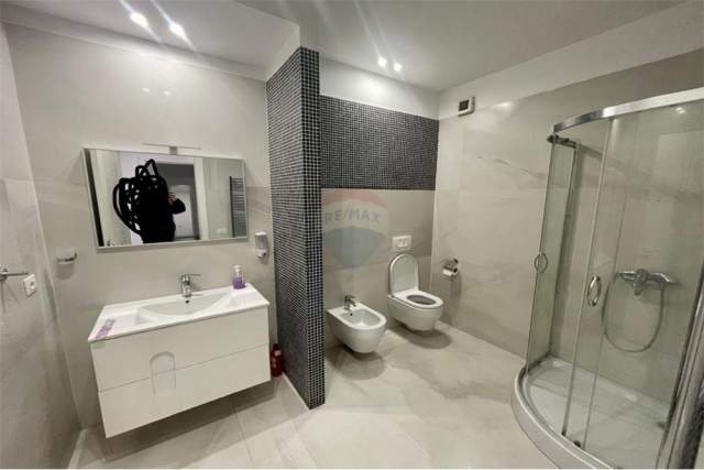 Tirane, jepet me qera apartament 3+1+A+BLK Kati 3, 1 m² 450 Euro (Astir)