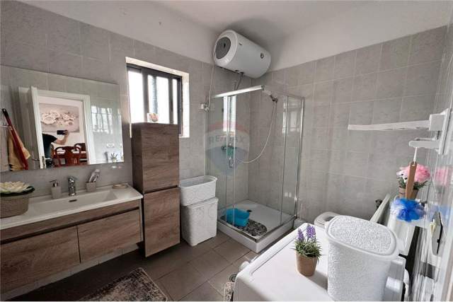Tirane, shitet shtepi 2+1 Kati 0, 200 m² 120.000 Euro (Rruga Grigor Clika)