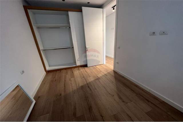 Tirane, shitet apartament 1+1+A Kati 0, 51 m² 73.000 Euro (komuna parisit)