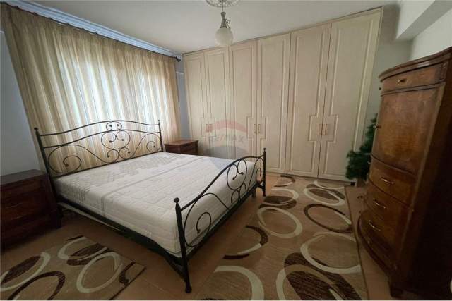 Tirane, jepet me qera apartament 1+1+A Kati 2, 80 m² 500 Euro (Rr. Faik Konica)