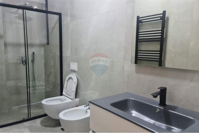 Tirane, jepet me qera apartament 2+1+A+BLK Kati 3, 110 m² 800 Euro (Rr. Qemal Stafa)