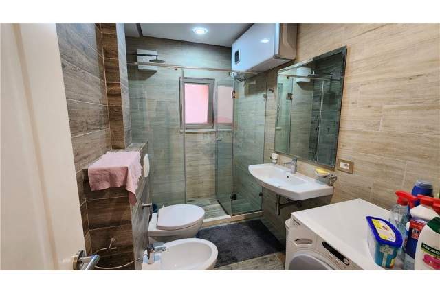 Tirane, jepet me qera apartament 2+1+A Kati 1, 96 m² 750 Euro (Bardhok Biba)