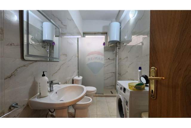 Tirane, jepet me qera apartament 2+1+A+BLK Kati 5, 95 m² 400 Euro (Rr. Ibrahim Rugova)