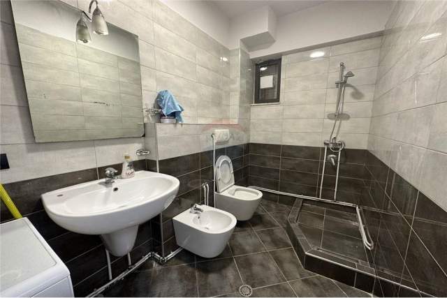 Tirane, jepet me qera zyre Kati 1, 96 m² 800 Euro (Myslym Shyri)