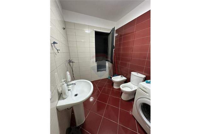 Tirane, jepet me qera apartament 2+1+A+BLK Kati 4, 107 m² 400 Euro (casa italia)