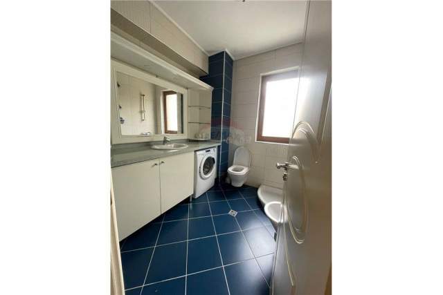 Tirane, jepet me qera apartament 1+1+A Kati 2, 80 m² 500 Euro (Rr. Faik Konica)