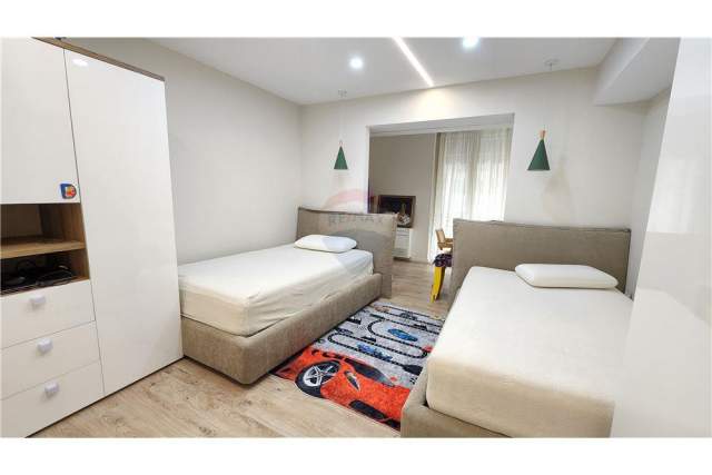Tirane, jepet me qera apartament 2+1+A+BLK Kati 2, 140 m² 1.600 Euro (Rr. Faik Konica)