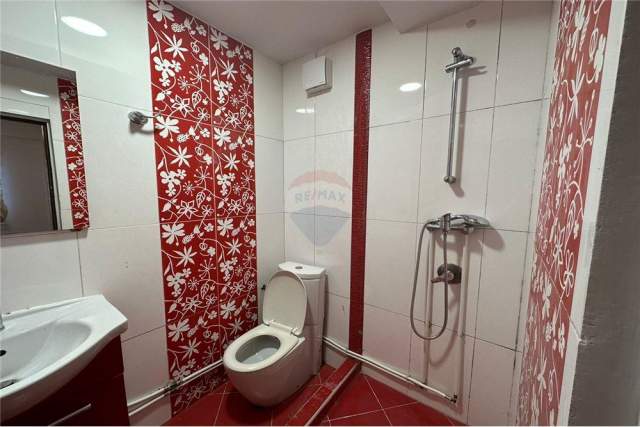 Tirane, jepet me qera zyre Kati 1, 96 m² 800 Euro (Myslym Shyri)