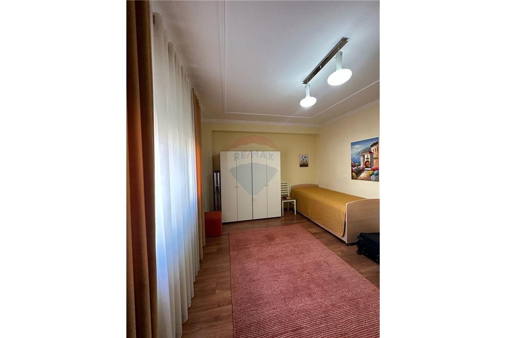 Ofrojme per qira apartament 2+1+2 ne zemer te Bllokut
