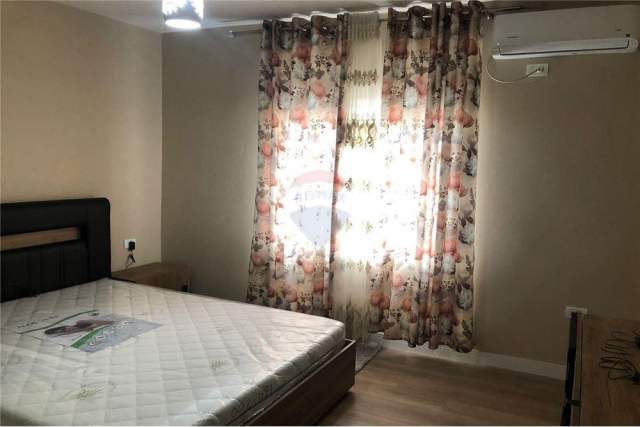 Tirane, jepet me qera Vile 4+1+A+BLK Kati 2, 477 m² 1.000 Euro (sauk)