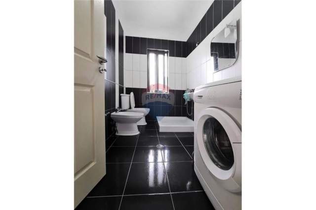 Tirane, jepet me qera apartament 2+1+A+BLK Kati 7, 100 m² 350 Euro (Rr. 3--Deshmoret)