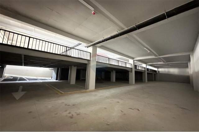 Tirane, jepet me qera ambjent biznesi Kati 0, 6.840 m² 30.000 Euro (Autostrada Tirane-Durres)