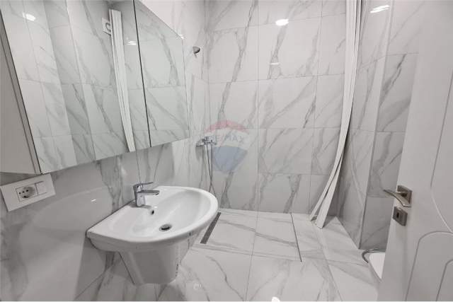 Tirane, jepet me qera apartament 2+1+A+BLK Kati 5, 119 m² 650 Euro (Rr. Kavajes)