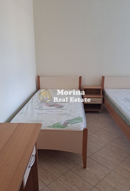 Tirane, jepet me qera shtepi 3+1 Kati 3, 146 m² 500 € (Qytet Studenti)