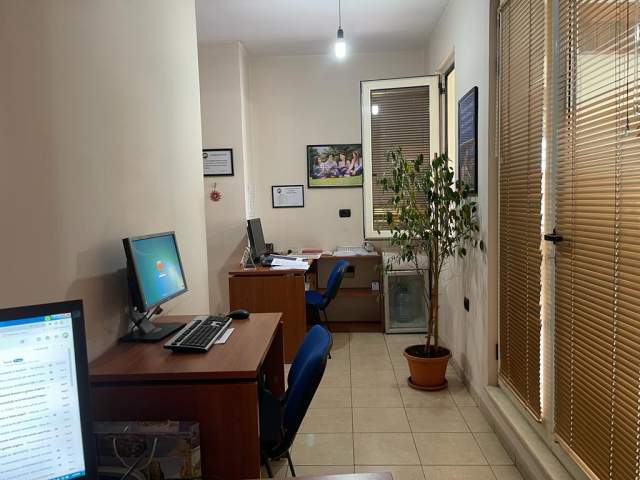 Tirane, jepet me qera zyre Kati 2, 200 m² 850 Euro (Don Bosko)