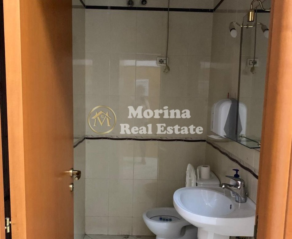 Tirane, jepet me qera zyre Kati 2, 38 m² 700 € (Rruga Elbasanit)