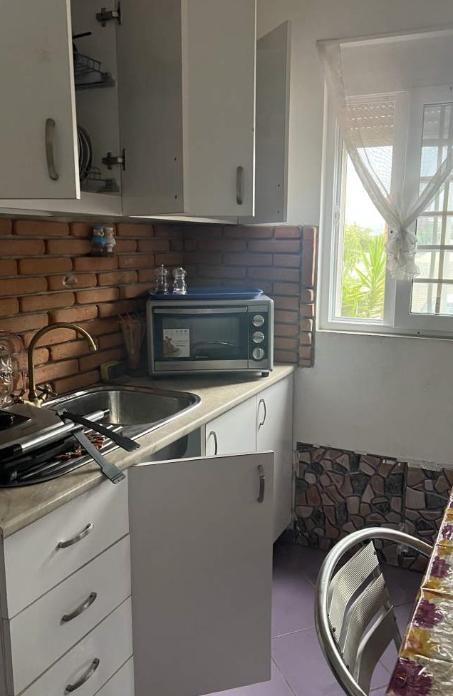 Vile ne plazh, 2+1+verande e madhe oborr me gjelberim dhe peme 100 m², 40 Euro (Gjiri Lalezit, Hamallaj)