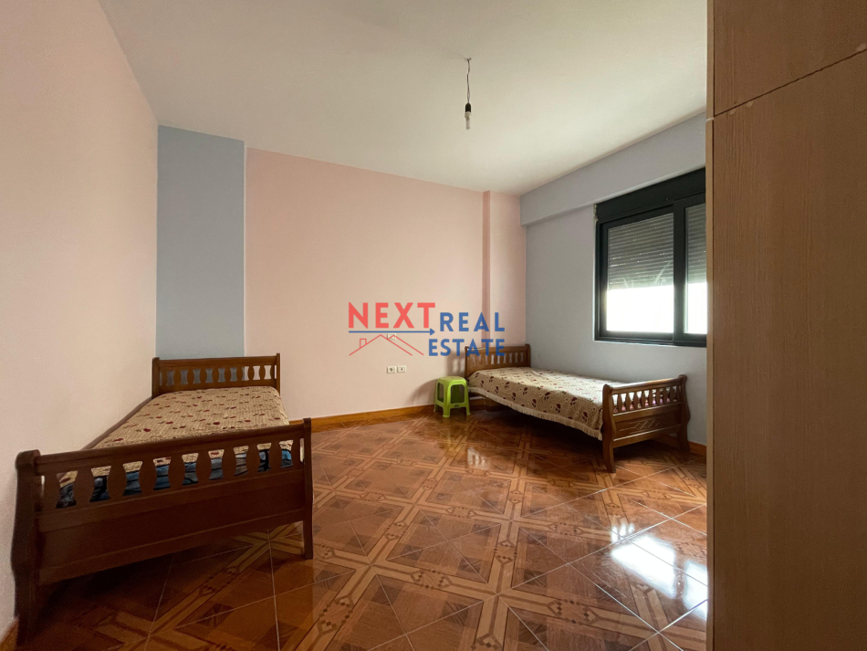 Vlore, jepet me qera apartament 2+1+Ballkon , 113 m² 450 € 