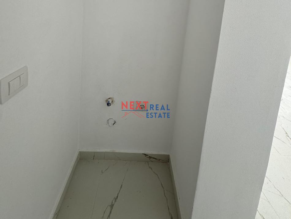 Vlore, shitet apartament 1+1+Ballkon Kati 3, 81 m² 180.000 € (RRADHIME)