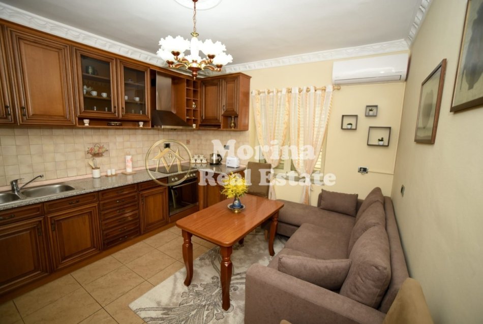 Tirane, jepet me qera apartament 2+1 Kati 1, 90 m² 600 € (Rruga Fortuzi)